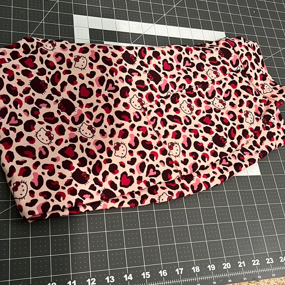 Hello kitty cuffed pants